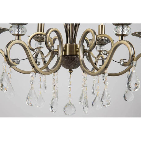 Grace Kronleuchter Messing mit Kristallanhängern und elegantem Metallrahmen in Weiß und Gold.
