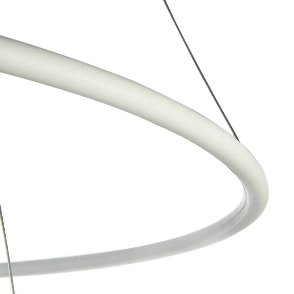 Nola LED Hängeleuchte Metall Weiß mit verstellbarem Ring aus Metall in Weiß.