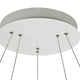 Nola LED Pendelleuchte Ø 60cm Deckenhalterung aus Metall mit vier Kabeln zur Aufhängung.