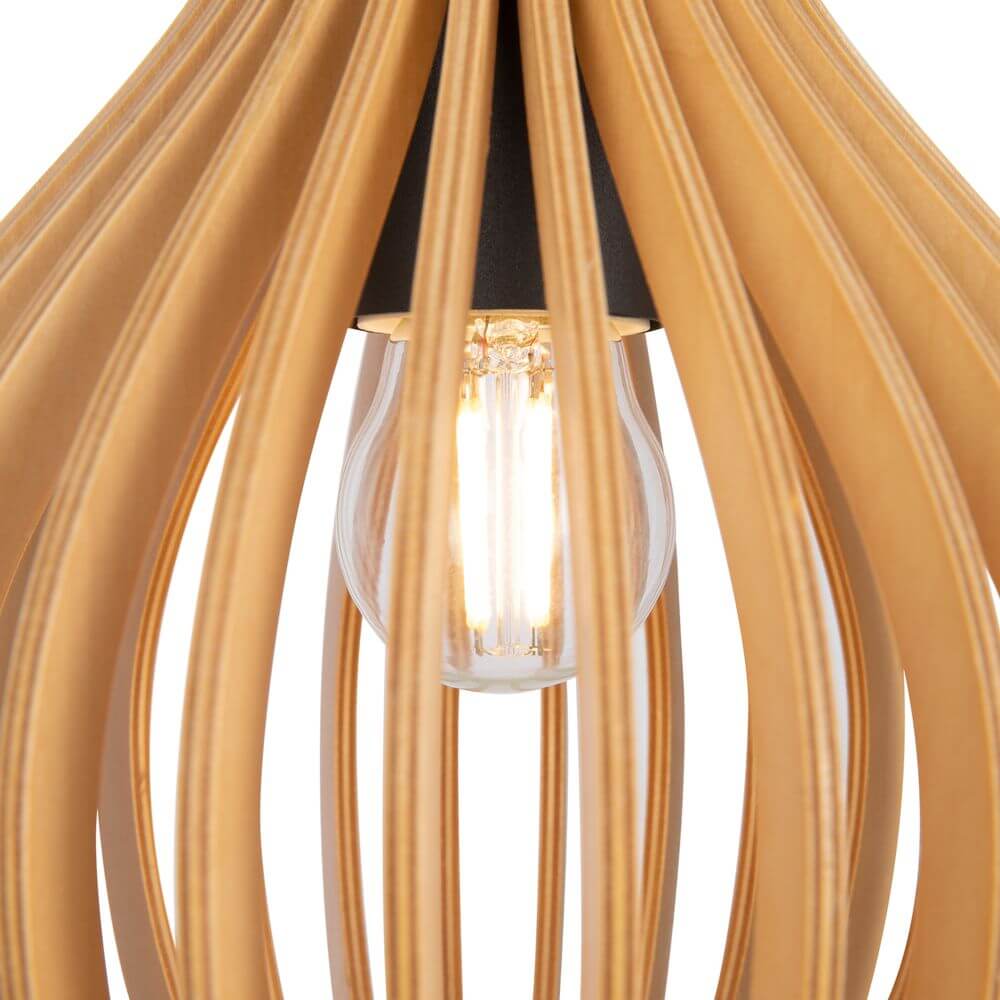 Holz Pendelleuchte Roots Bauchform mit elegantem Lampenschirm und Glühbirne im Inneren.