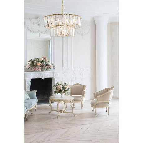 Puntes 12-flammige Pendelleuchte im eleganten Wohnzimmer mit antiken Möbeln und Blumenarrangement.