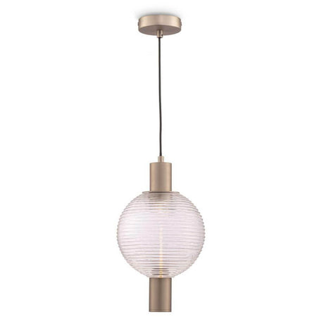 Rueca Pendelleuchte in Messing mit durchscheinendem Lampenschirm, ideal für moderne Wohnräume.