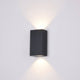 TimesSquare LED-Außenwandlampe Small IP54 an einer Wand montiert, robustes Metall, integriertem LED Modul.