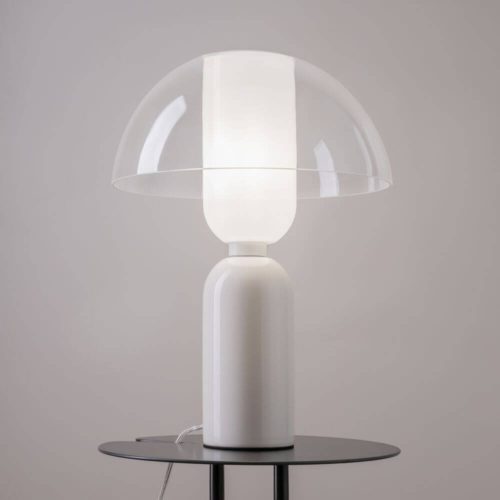 LED Tischleuchte Memory Ø 30cm auf einem Tisch, modernes Design und stilvolle Beleuchtung.