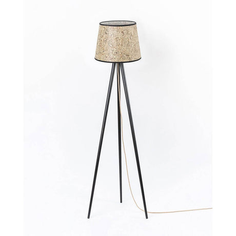 Metall Dreibein-Stehlampe mit Heuschirm im modernen Design, elegantes schwarzes Metallgestell und naturfarbener Heuschirm.