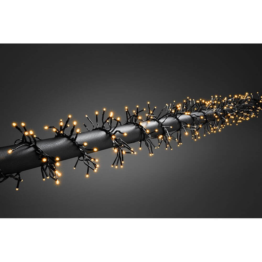 9m Micro LED Büschellichterkette Cluster mit 8 Funktionen 960 bernsteinfarbene Dioden IP44 auf schwarzem Hintergrund