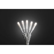 Micro LED Lichterkette gefrostet 50 Warmweiße Dioden auf einem dunklen Hintergrund.