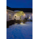 Micro LED Lichterkette Funkeleffekt 40 Warmweiße Dioden IP44 beleuchtet einen winterlichen Garten.