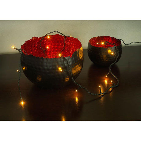 6m mikro LED Fairy lights 100 ravfarvede dioder i sorte skåle med rød dekoration.