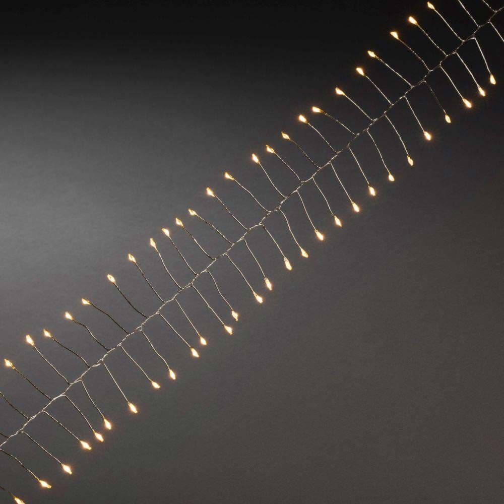 7m Micro LED Lichterkette Firecracker 200 bernsteinfarbene Dioden auf silberglänzendem Draht.