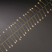 Guirlande lumineuse Micro LED Firecracker Timer de 1,5 m avec 60 diodes sur fil délicat, à piles, avec lumière ambrée.