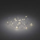 2,4m Micro LED Lichterkette Timer 20 warmweiße Dioden batteriebetrieben Innen auf einem dunklen Untergrund.