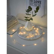 4m Micro LED Lichterkette Bernstein-Kupfer Batteriebetrieb auf Tablett mit Vase und Deko