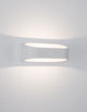 Mile LED Außenwandleuchte Stadion 3000K Up & Down Weiß IP54 an einer Wand montiert, minimalistisches Design.