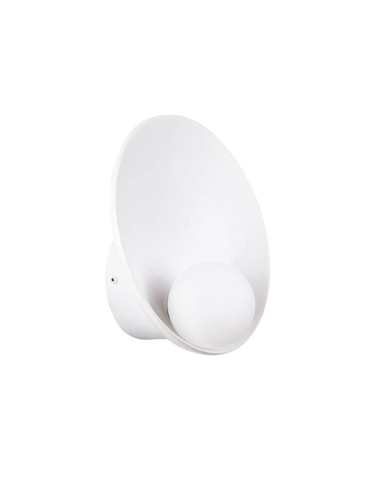 Minim Wandleuchte G9 in elegantem, weißem Design mit runder Leuchtkugel.