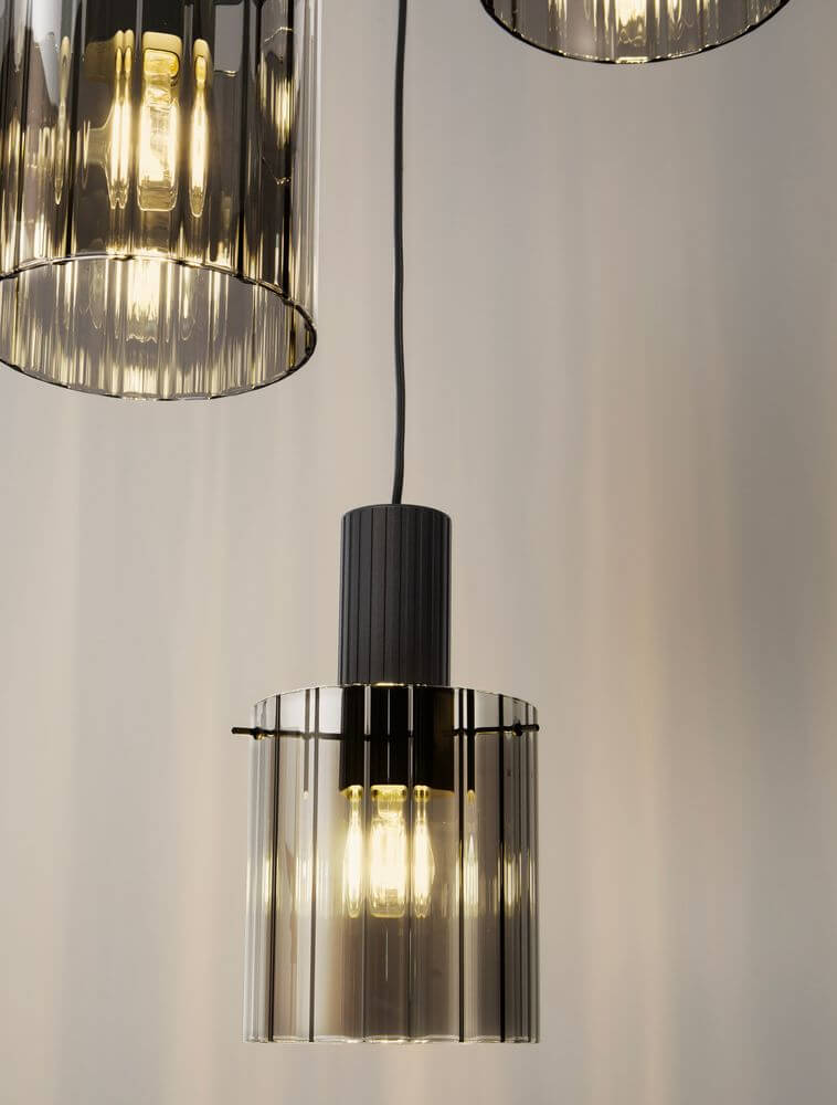 Mirbi Pendelleuchte 3-flammig Ø 45cm Schwarz, Rauch in elegantem Design mit rauchfarbenem Glas.