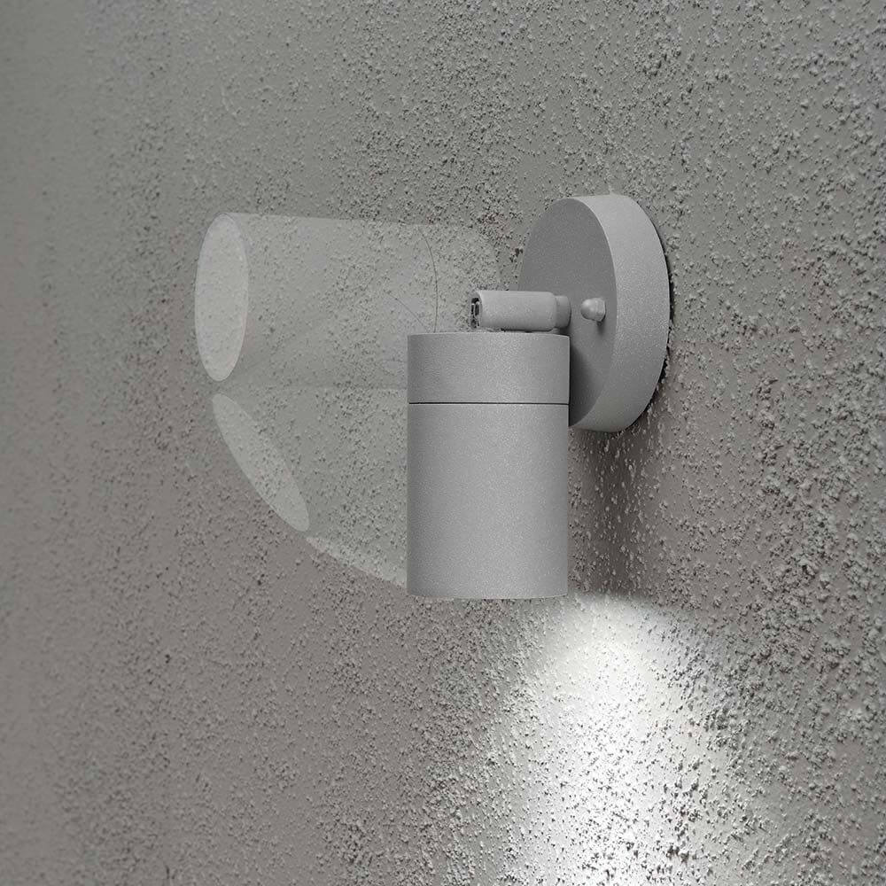 Modena Energiespar Wandspot schwenkbar Grau, klares Glas an einer Wand montiert.