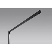 Lens Enkel kontorgulvlampe 6100lm sort dæmpbar med minimalistisk design og højglans gitter.