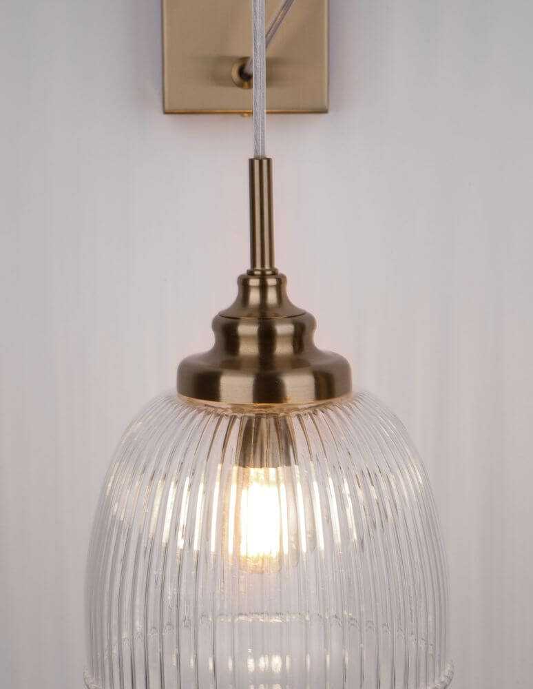 Mond Wandleuchte Gold, Transparent mit transparentem Glasschirm und satiniertem Gold-Finish.