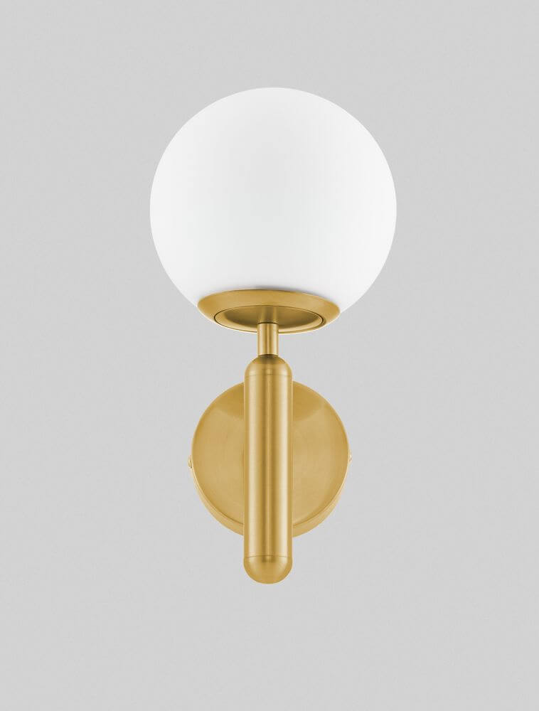 Monet Wandleuchte Gold, Weiß – elegante Wandlampe mit messingfarbener Metallhalterung und mundgeblasenem opal Glasleuchtenschirm