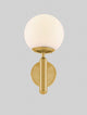Alt Tag: Monet Wandleuchte Gold, Weiß – elegante Wandlampe aus Messing mit mundgeblasenem opal Glas, moderne Metall-Glas-Kombination