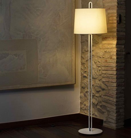 Montreal gulvlampe 160 cm (uten skjerm) i et moderne bomiljø.
