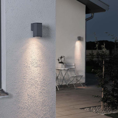 Monza Applique da esterno Anthrazit, vetro chiaro, riflettore montato su una parete con illuminazione sottile.