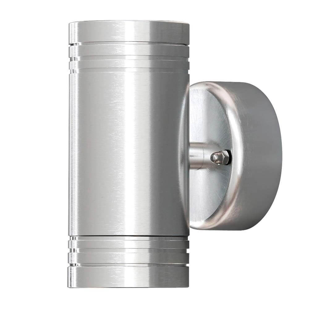 Monza LED lampa ścienna zewnętrzna z podwójnym stożkiem światła w nowoczesnym designie i eleganckim wyglądzie ze stali nierdzewnej.