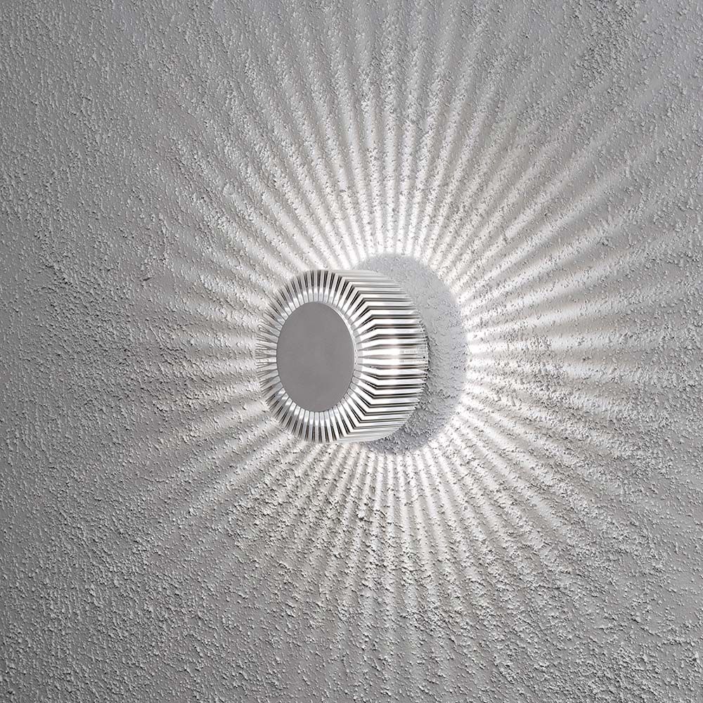 Monza LED Außen-Wandleuchte aus Aluminium mit Lichtstrahlen, ideales modernes Design für Außenbereiche.