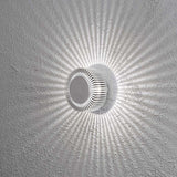 Monza LED Außen-Wandleuchte aus Aluminium mit Lichtstrahlen, ideales modernes Design für Außenbereiche.