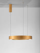 Morbido LED Pendelleuchte Ø 60cm 2700, 4000K in goldener Ausführung, schwebend über einem modernen Hintergrund.