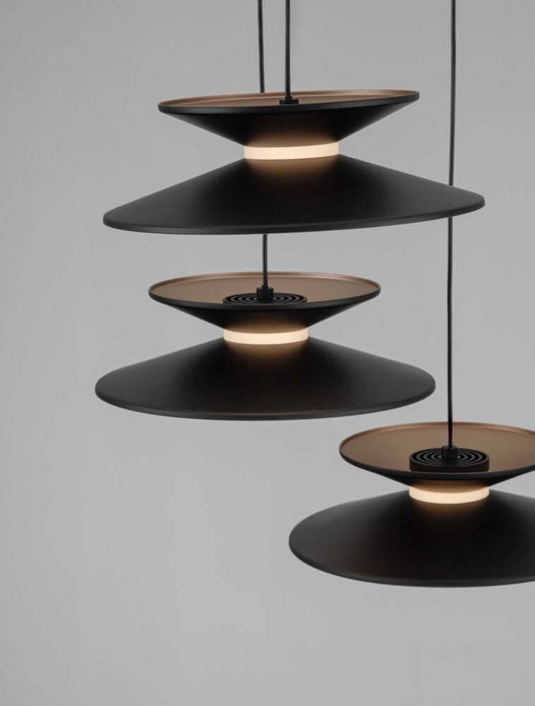 Morfi Pendelleuchte 5-flammig Ø 42cm 3000K Schwarz, Gold mit modernem Design in Schwarz und Gold.