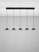 Morfi Pendelleuchte Balken 132cm 5-flammig 3000K Schwarz, Gold an einer Decke montiert.