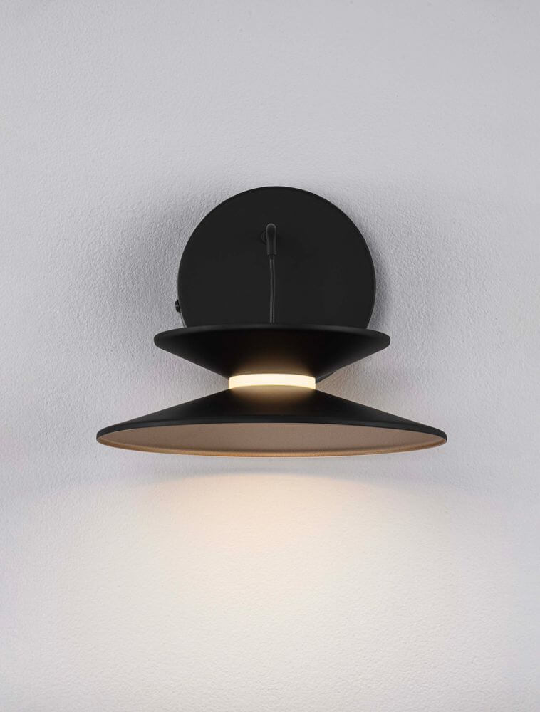 Alt Tag: Morfi Wandleuchte 3000K Schwarz, Gold – moderne Wandlampe mit schwarzem Gehäuse und goldener Innenbeschichtung