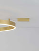 Motif LED Deckenleuchte Ø 100cm 3000K in Gold mit runder Lichtkante an der Decke montiert.
