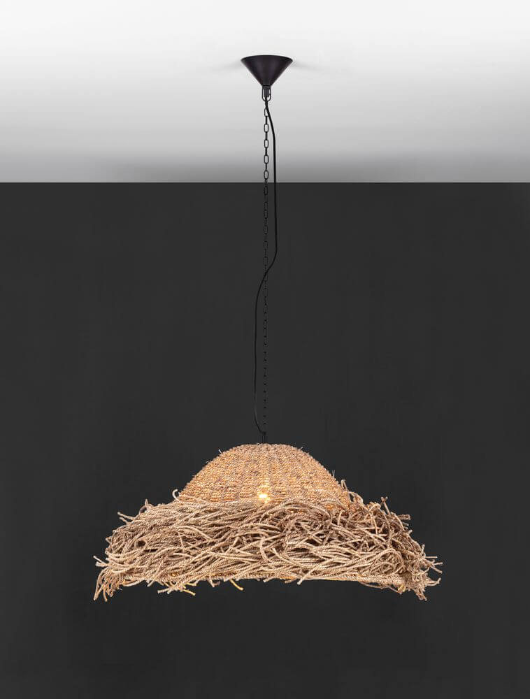 Natu Pendelleuchte E27 Seegras Braun über Tisch oder Leseecke mit natürlichem Charme und modernem Design.