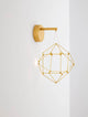 Nebula LED Wandleuchte Ø 23,4cm 3000K an der Wand in einem modernen goldenen Design.