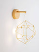 Nebula LED Wandleuchte Ø 23,4cm 3000K in modernem goldfarbenem Design an der Wand.