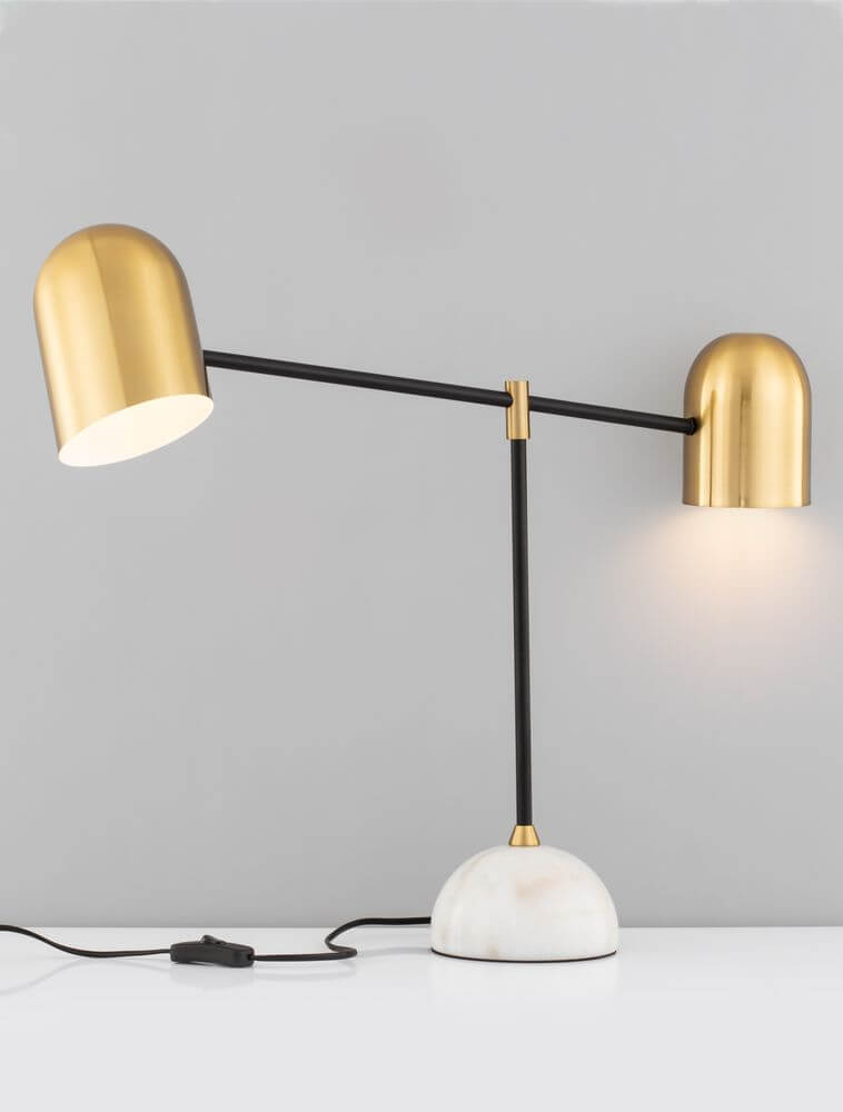 Nela Tischleuchte Weiß, Gold, Schwarz mit Marmor- und Metallbasis für zeitlose Eleganz.