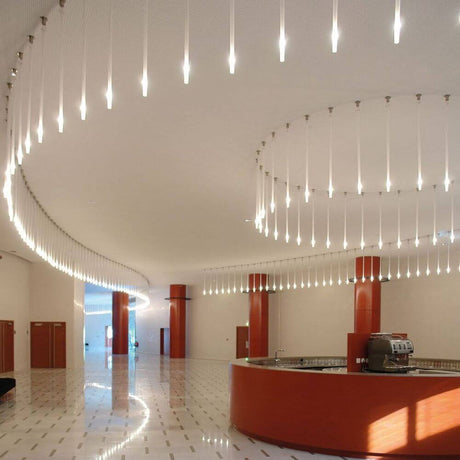 Nemo Canna Nuda Glas Hängeleuchte silber im modernen Innenraum mit eleganten Lichtinstallationen.