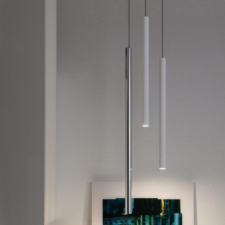 Nemo Canna Nuda Metall LED lampe à suspension encastrée avec trois suspensions cylindriques au design moderne.