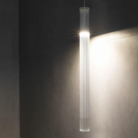 Nemo Ilium 77 suspension en verre nervuré avec diffuseur intérieur opalin et design en verre nervuré.