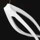 Detailansicht der Nemo In The Wind Stehlampe in elegantem Weiß, zeigt das innovative Design und die Materialien.