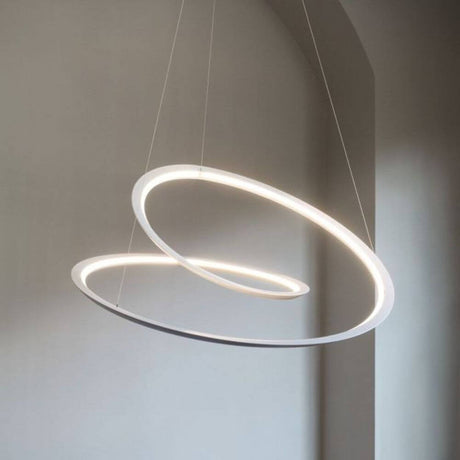 Nemo Kepler Minor Up LED Pendellampe Ø 84cm in modernem, geschwungenem Design mit warmem Licht.