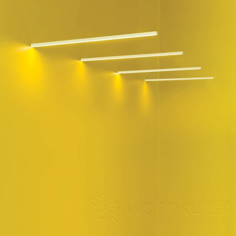 Moderne Nemo Linescapes LED Wandleuchte auf gelbem Hintergrund, für indirektes Licht geeignet.