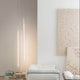 Nemo Linescapes Vertical LED Hängelampe 115cm in einem modernen Wohnraum mit hellem Design.
