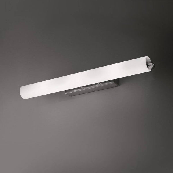 Nemo Norma 95 LED Spiegellampe mit opalweißem Diffusor und polierter Aluminiumstruktur.