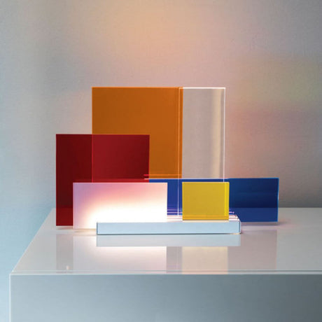 Nemo On Lines LED-bordlampe med skyvbare plater i fargerike farger og ulike teksturer.