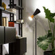Nemo Parliament Stehlampe in indirektem und direktem Licht, gestaltet von Le Corbusier, mit modernem Design.