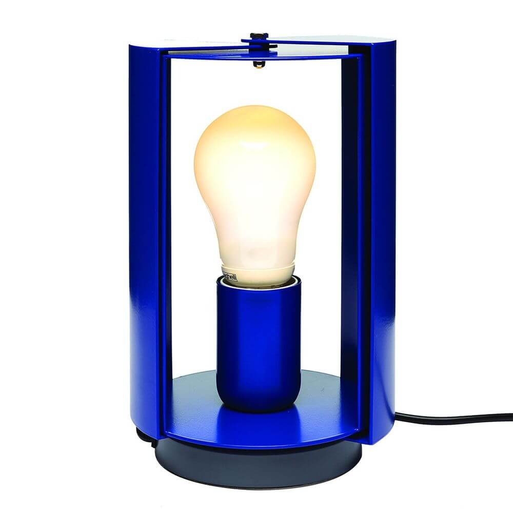 Nemo Pivotante À Poser Tischlampe drehbar in blauer Farbgebung mit sichtbarem Lampenschirm.